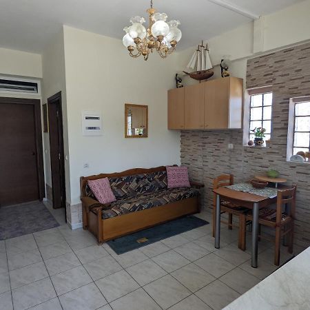 Modern 1-Bedroom With Bbq & Roof Garden Near Beach Stalós Екстериор снимка